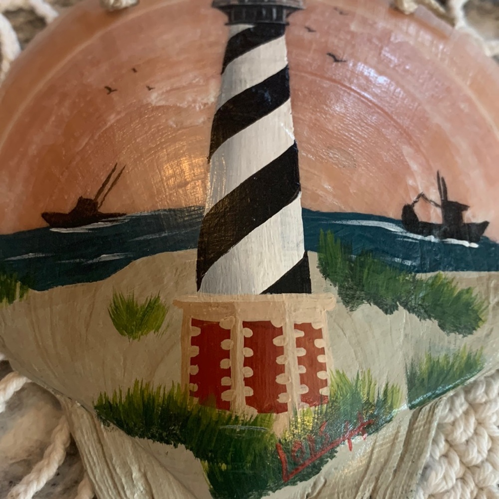 🏷️ 3 for $10
2 Vintage handmade painted shell lighthouses - Picture 8 of 11